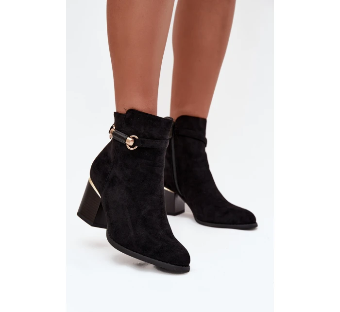 Dámské zimní kozačky na podpatku s ozdobným páskem Černé model 21711606 - Boto