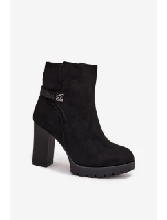 Zateplené dámské kotníkové boty na podpatku s ozdobnou páskou černé model 21707403 - Boto