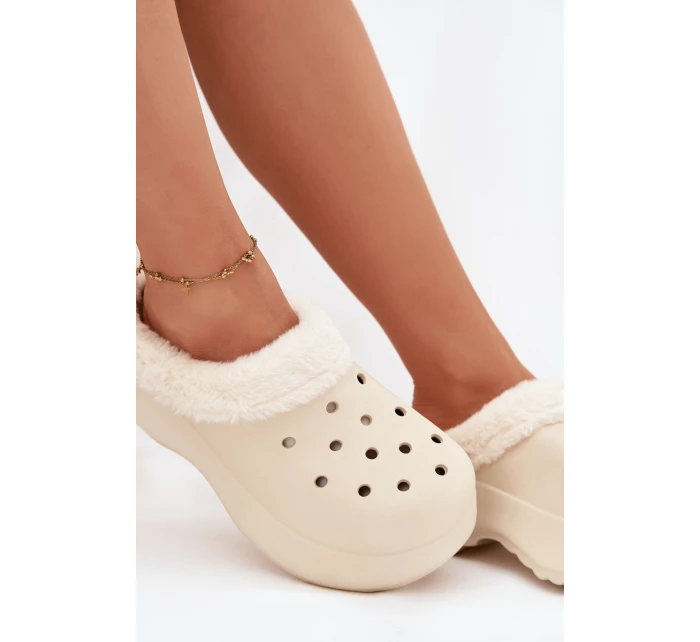 Dámské pěnové pantofle zateplené kožíškem – béžové Palvine Dámské pěnové pantofle zateplené kožíškem – béžové Palvine