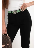 Dámské džíny mom fit s vysokým pasem a zeleným páskem černé