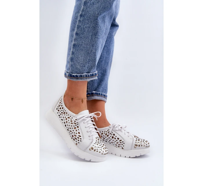 Dámská kožená polobotka s ažurovým vzorem model 21646208 Světle šedá - Zazoo