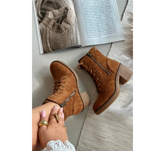 Zateplené dámské kotníkové boty s šněrováním a zipy Camel Paressa
