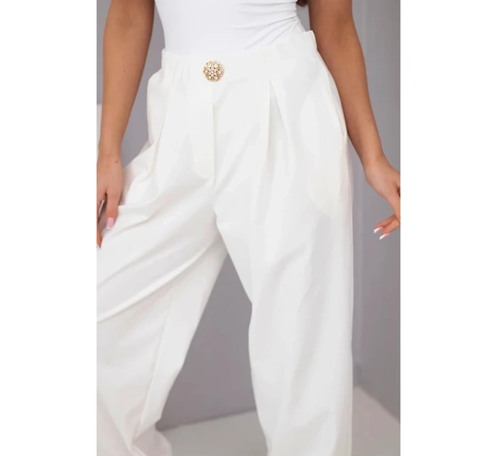 Dámské bavlněné kalhoty s vysokým pasem a ozdobným knoflíkem ecru