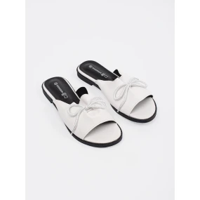 Stylové dámské  nazouváky bílé na plochém podpatku