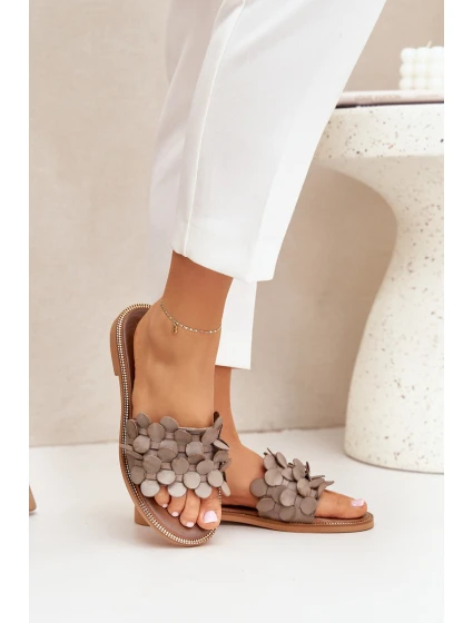 model 21684151 Dámské Kožené Pantofle Na Plochém Podpatku Taupe - Zazoo