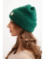 Dámská zimní čepice model 21441770 s ozdobným knoflíkem zelená - K-Fashion Dámská zimní čepice model 21441770 s ozdobným knoflíkem zelená - K-Fashion