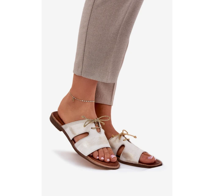 Dámské kožené sandály na plochém podpatku  zlaté model 21686292 - Zazoo