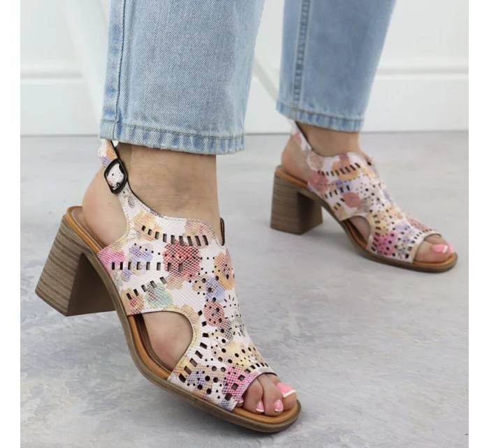 Dámské květinové ažurové sandály na podpatku Jezzi 24125