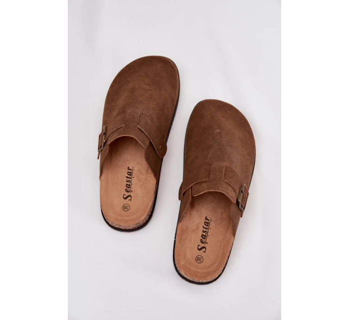 Dámské pantofle a chodaki na platformě s přezkou – hnědé Selio