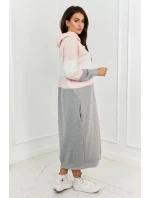 Trikolorní šaty s kapucí pudrově růžová + ecru + šedá Trikolorní šaty s kapucí pudrově růžová + ecru + šedá