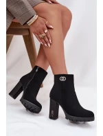 Zateplené dámské kotníkové boty na podpatku s ozdobným detailem černé Vessara