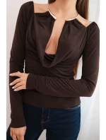 Dámská blůza s model 21731238 výstřihem a dlouhým rukávem hnědá - K-Fashion