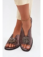 Dámské sandály na nízkém podpatku s ozdobou model 22133683 grafitové - S.Barski