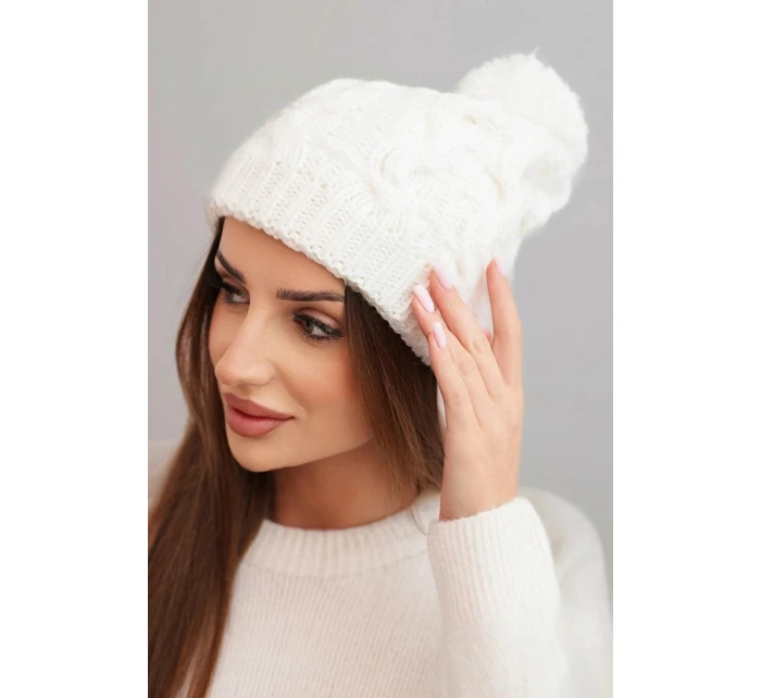Dámská zimní čepice z vlny s hrubým copánkovým vzorem K458 bílá