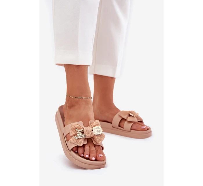 Dámské Pantofle S Mašlí A Zlatou Broží Černé Lynara Dámské Pantofle S Mašlí A Zlatou Broží Černé Lynara