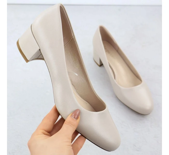 Béžové lodičky na klínku Sergio model 22013058 - LEONE Béžové lodičky na klínku Sergio model 22013058 - LEONE