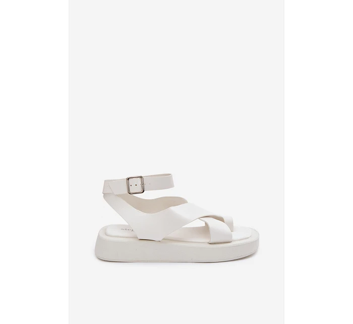 Sandály z eko kůže na platformě Bílé model 22102991 - Boto Sandály z eko kůže na platformě Bílé model 22102991 - Boto