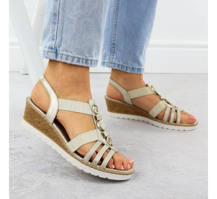 Dámské zlaté sandály  na platformě s podrážkou model 21904834 - Remonte