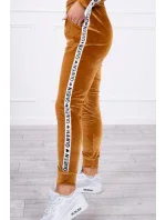 Velurová souprava s nápisem Queen camel Velurová souprava s nápisem Queen camel