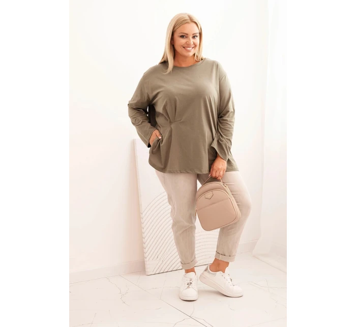 Dámská blůza Plus Size s model 21820423 kapsou a ohrnutým rukávem kiwi - K-Fashion