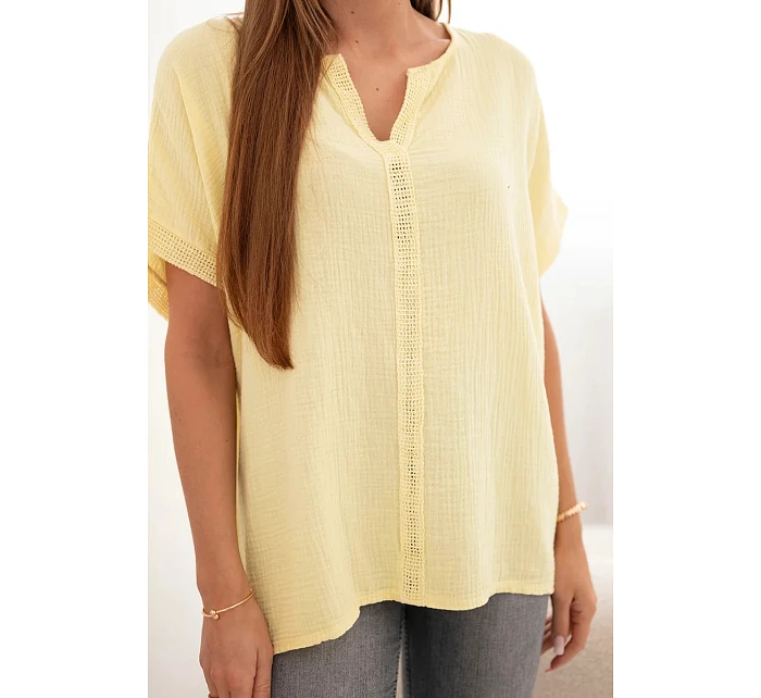 Dámská bavlněná oversize halenka s výstřihem do V a krajkou žlutá