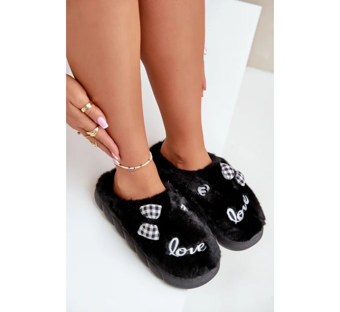 Dámské Fleece Pantofle S Nášivkami A Mašlí Černé Linnorelia Dámské Fleece Pantofle S Nášivkami A Mašlí Černé Linnorelia