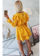 Šaty s vertikálními volány hořčicové barvy