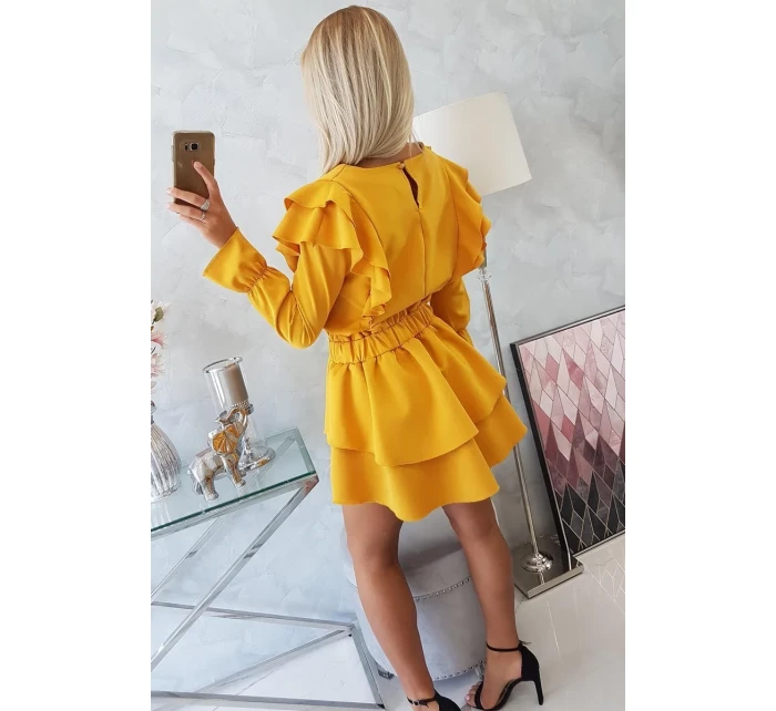 Šaty s vertikálními volány hořčicové barvy