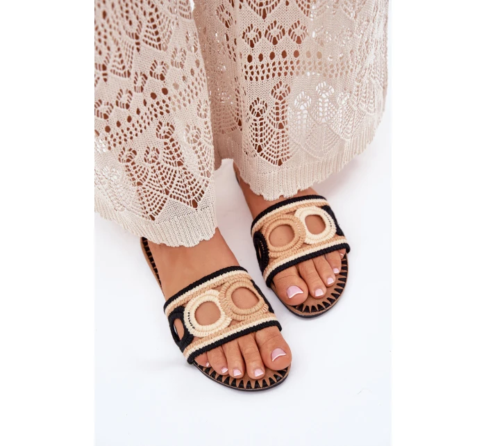 Dámské Pantofle Na Plochém Podpatku Černé model 21702279 - Boto Dámské Pantofle Na Plochém Podpatku Černé model 21702279 - Boto