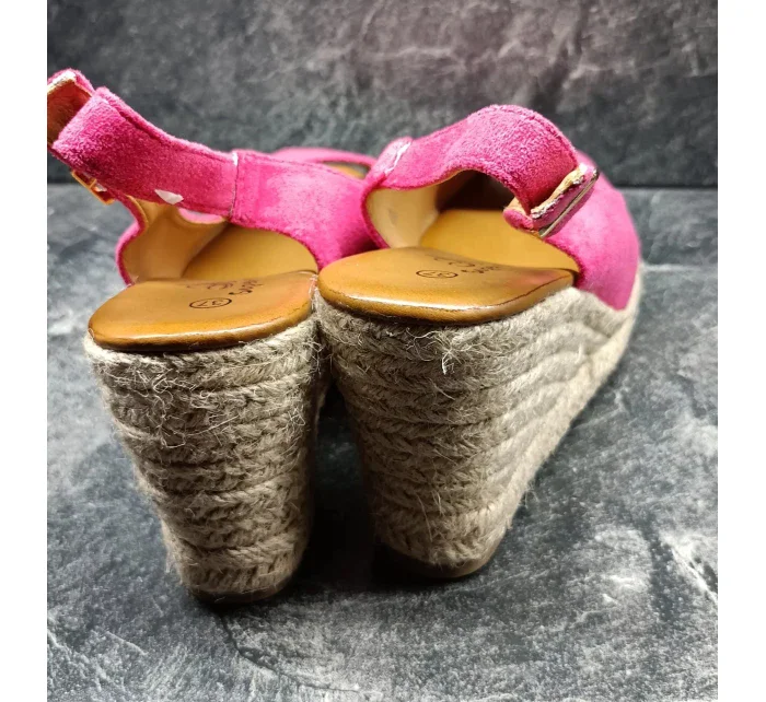 Dámské sandálky na model 20095383 podpatku Fuchsiová tm. růžová Super me - Inello