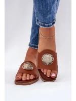 Eko kožené pantofle na plochém podpatku s ozdobou Camel model 21685602 - Boto