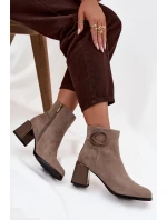 Semišové boty na podpatku s s ozdobným detailem  Béžové model 21714151 - Artiker