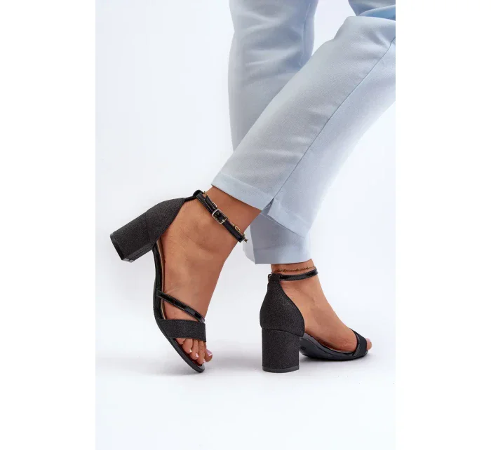 Třpytivé dámské sandály na nízkém podpatku černé Ploemis Třpytivé dámské sandály na nízkém podpatku černé Ploemis
