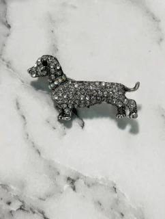 Okrasná brož Pes A-2-21-6 Stříbrná barva - Fashion Jewelry