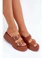 Dámské Pantofle Na Klínku A Platformě S Přezkami Camel Nitarelia Dámské Pantofle Na Klínku A Platformě S Přezkami Camel Nitarelia