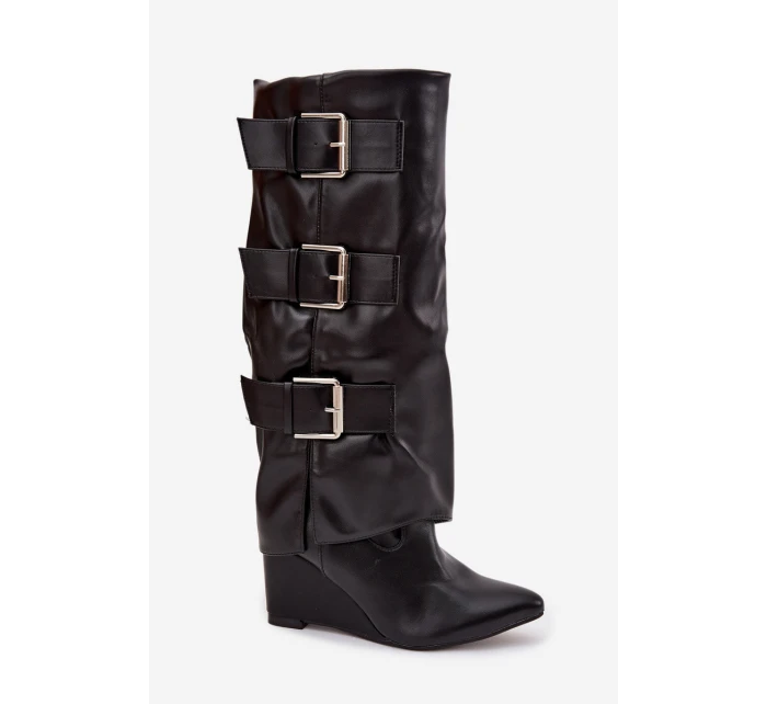 Dámské kozačky na platformě s lemem a přezkami Černé model 21747887 - Boto Dámské kozačky na platformě s lemem a přezkami Černé model 21747887 - Boto