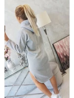 Šaty s kapucí a bočním rozparkem šedé