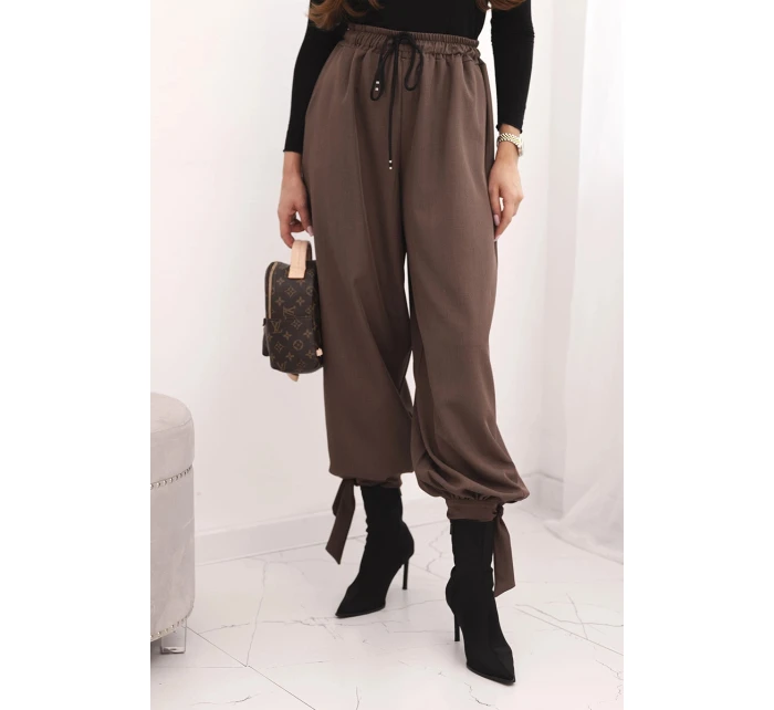 Dámské kalhoty s širokým model 21780873 a zavazováním dole mocca - K-Fashion
