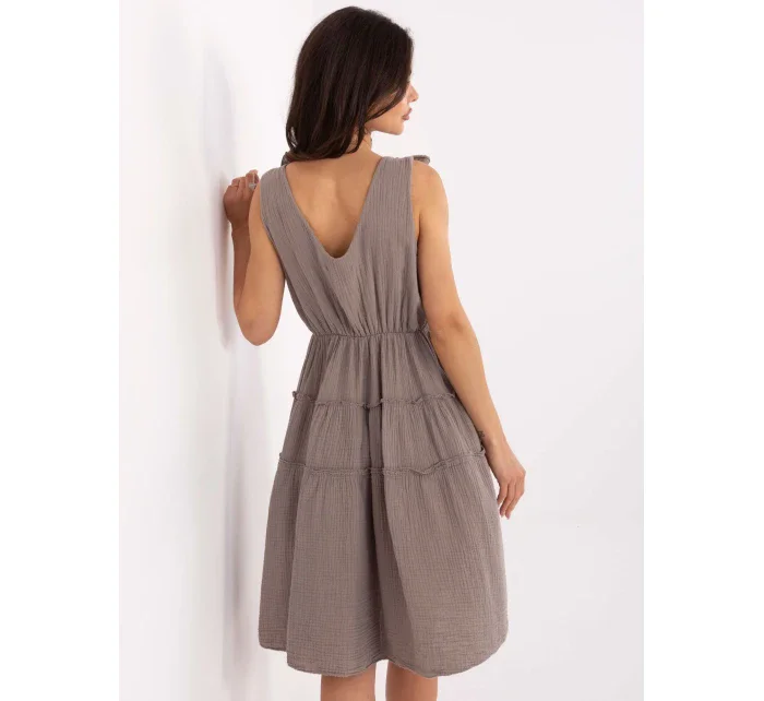 Sukienka MI SK model 21191027 ciemny bezowy - FPrice Sukienka MI SK model 21191027 ciemny bezowy - FPrice