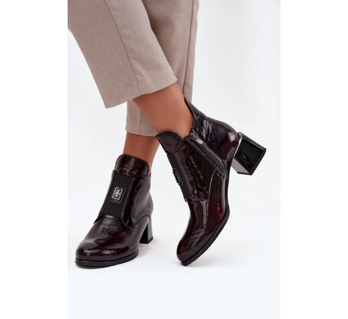Kožené lakované kotníkové boty na klínku s ozdobným detailem zateplené Zazoo 60560 bordó