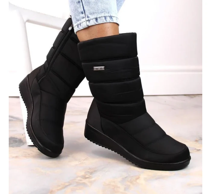 Sněhule vysoké Novinky W EVE436A černá