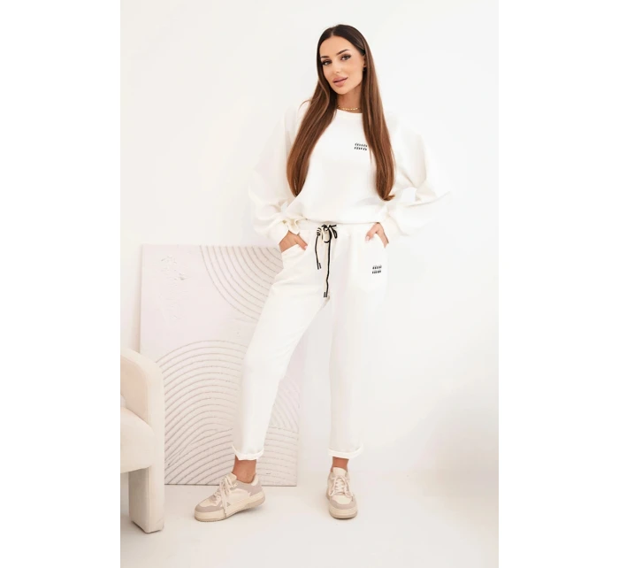 Dámský komplet z viskózy s mikinou a kalhotami ecru masełkowy Dámský komplet z viskózy s mikinou a kalhotami ecru masełkowy