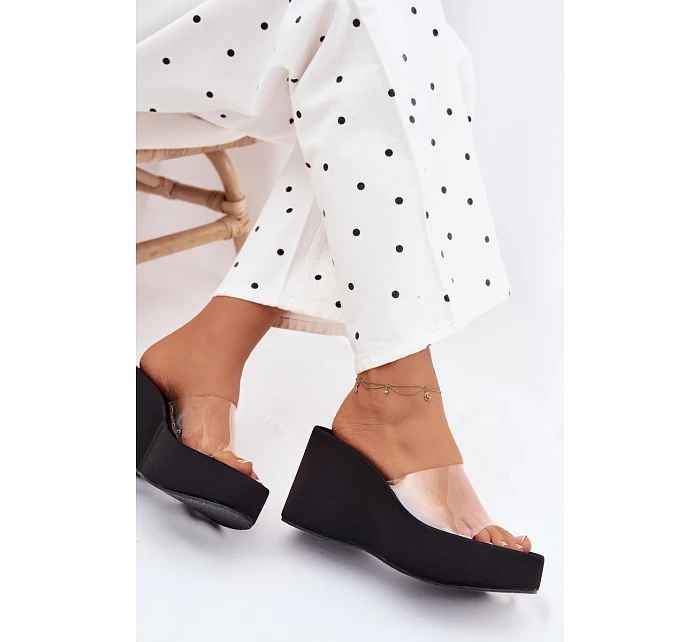 Dámské sandály na platformě s páskem Černé model 22107268 - Boto Dámské sandály na platformě s páskem Černé model 22107268 - Boto