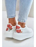 Kožené Dámské Tenisky Na Platformě S Broží A Ozdobným Květinou Bílé Kožené Dámské Tenisky Na Platformě S Broží A Ozdobným Květinou Bílé