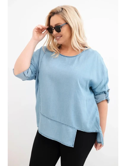 Dámská blůza Plus Size z model 21886527 s asymetrickým lemem světle džínová - K-Fashion
