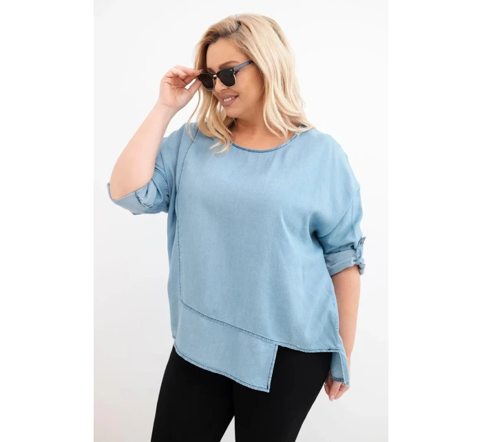 Dámská blůza Plus Size z model 21886527 s asymetrickým lemem světle džínová - K-Fashion