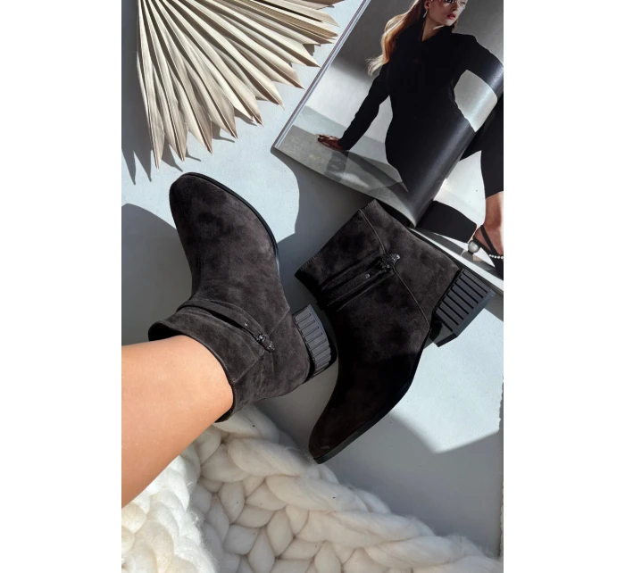 Dámské boty z přírodního semiše na klínu zateplené model 21715526 čokoládové - D&A