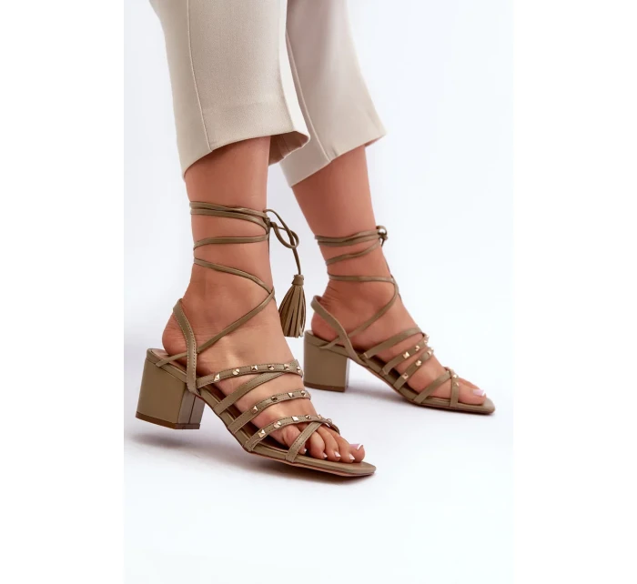 Vázané sandály na nízkém podpatku zdobené cvočky, zelená Chrisele Vázané sandály na nízkém podpatku zdobené cvočky, zelená Chrisele