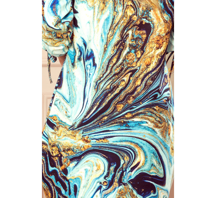 SOPHIE - Pohodlné dámské oversize šaty se vzorem světle modrých a zlatých vln 281-3