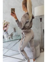 Velurová souprava s ozdobnými model 21752924 šedá - K-Fashion Velurová souprava s ozdobnými model 21752924 šedá - K-Fashion
